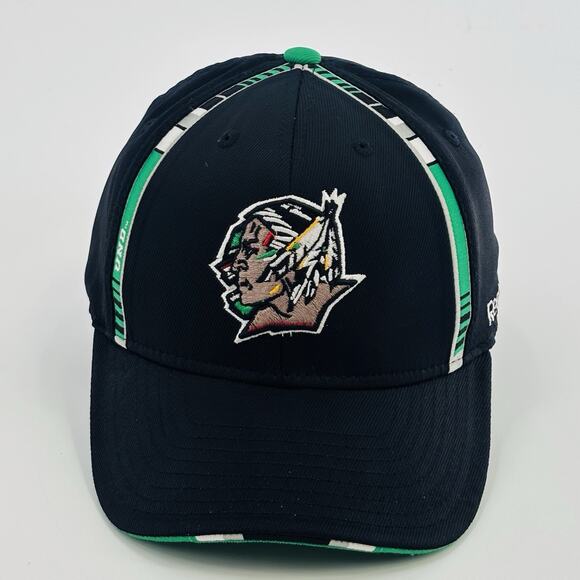 Vintage North Dakota Fighting Sioux Hat Cap Flex Fit Medium Reebok NCAA Hockey - Picture 1 of 6
